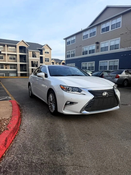 2016 Lexus ES 6th Gen - Image 8 of 14