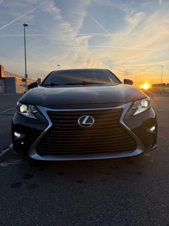 2016 Lexus ES 6th Gen - Image 2 of 9