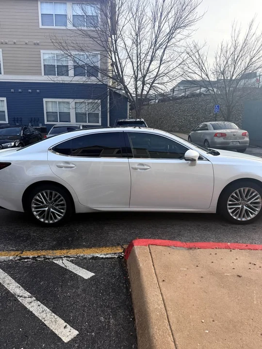 2016 Lexus ES 6th Gen - Image 5 of 14
