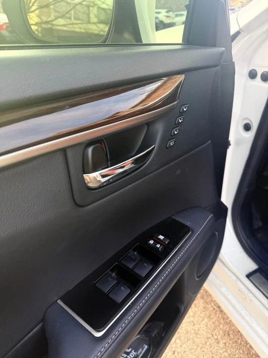 2016 Lexus ES 6th Gen - Image 13 of 14