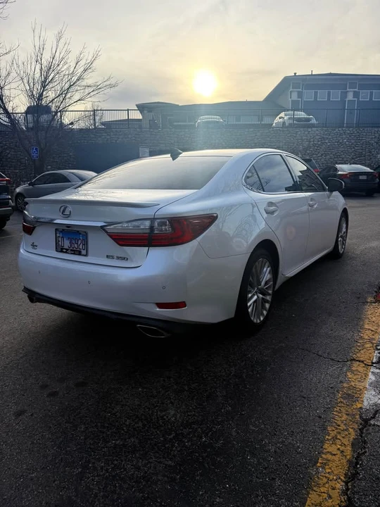 2016 Lexus ES 6th Gen - Image 6 of 14
