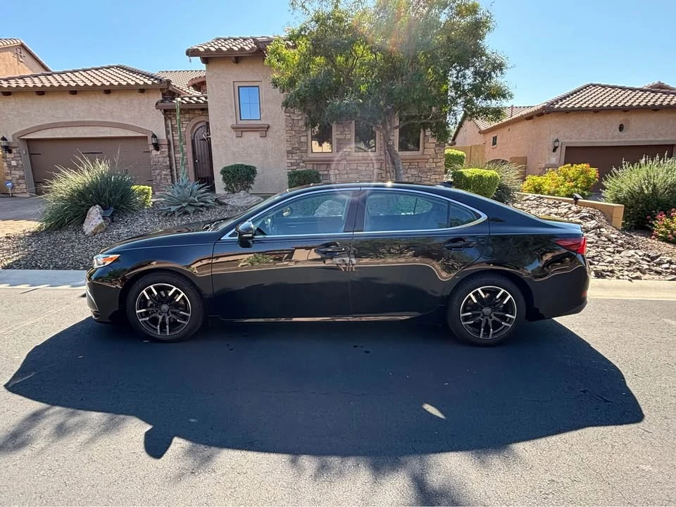 2016 Lexus ES 6th Gen - Image 5 of 10