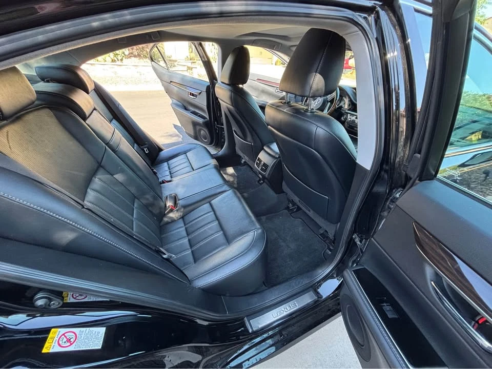 2016 Lexus ES 6th Gen - Image 9 of 10