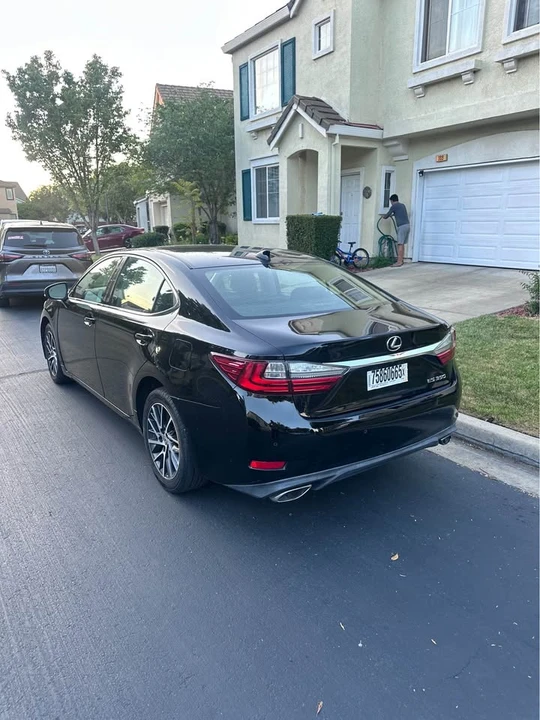 2016 Lexus ES 6th Gen - Image 5 of 10