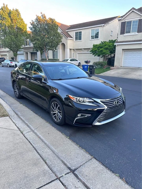2016 Lexus ES 6th Gen - Image 3 of 10
