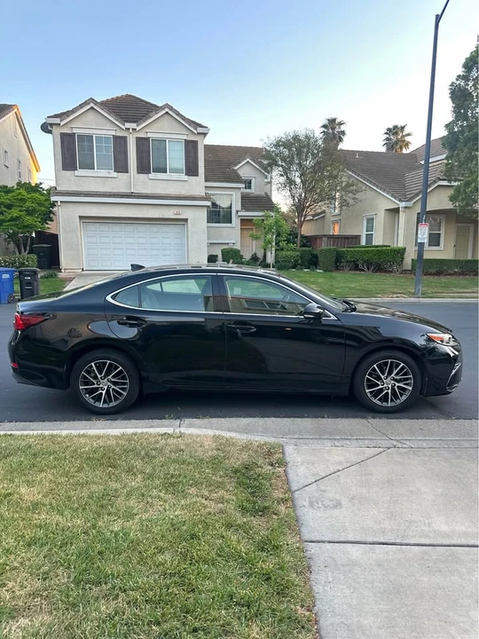 2016 Lexus ES 6th Gen - Image 9 of 10