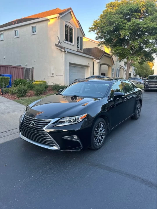2016 Lexus ES 6th Gen - Image 2 of 10