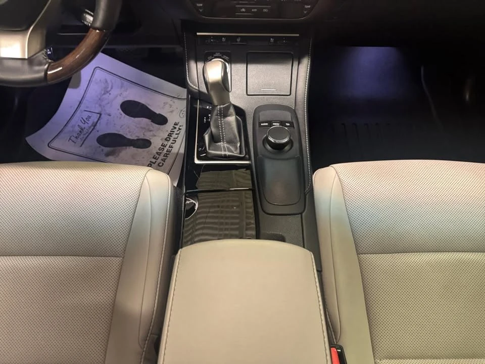 2016 Lexus ES 6th Gen - Image 15 of 20