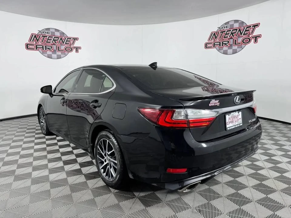 2016 Lexus ES 6th Gen - Image 5 of 20