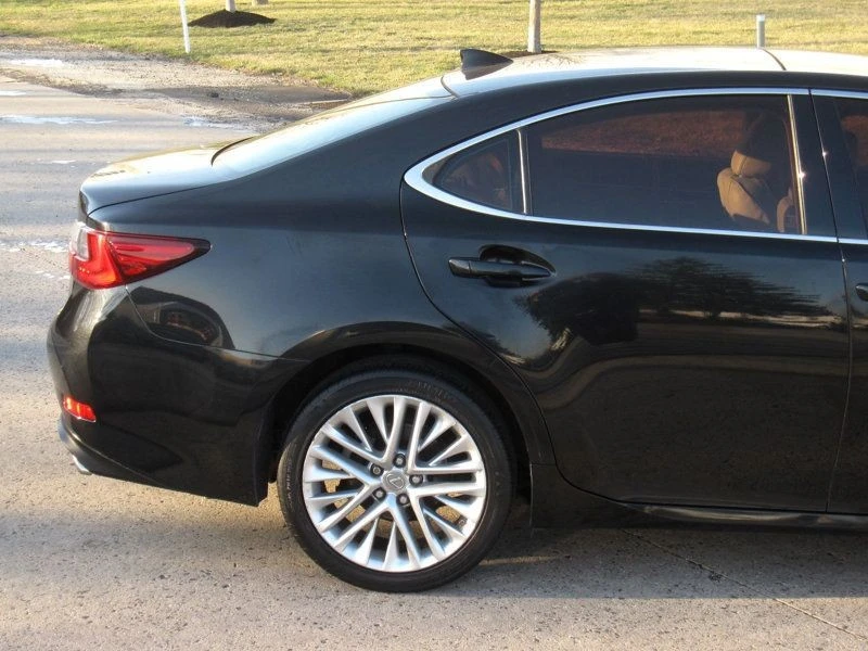 2016 Lexus ES 6th Gen - Image 11 of 12