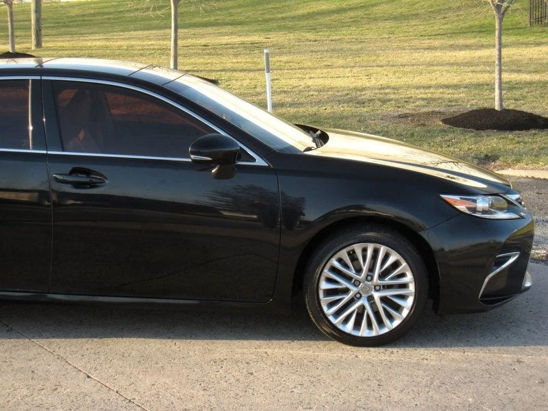 2016 Lexus ES 6th Gen - Image 10 of 12