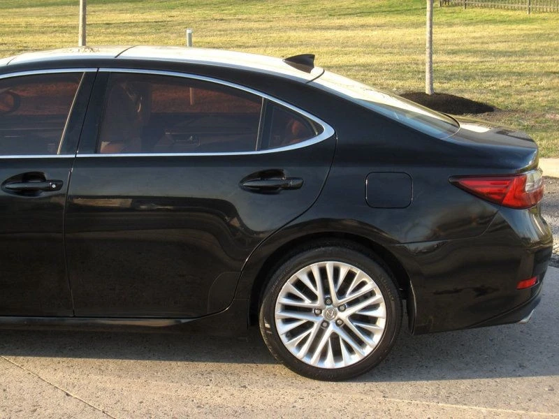2016 Lexus ES 6th Gen - Image 8 of 12
