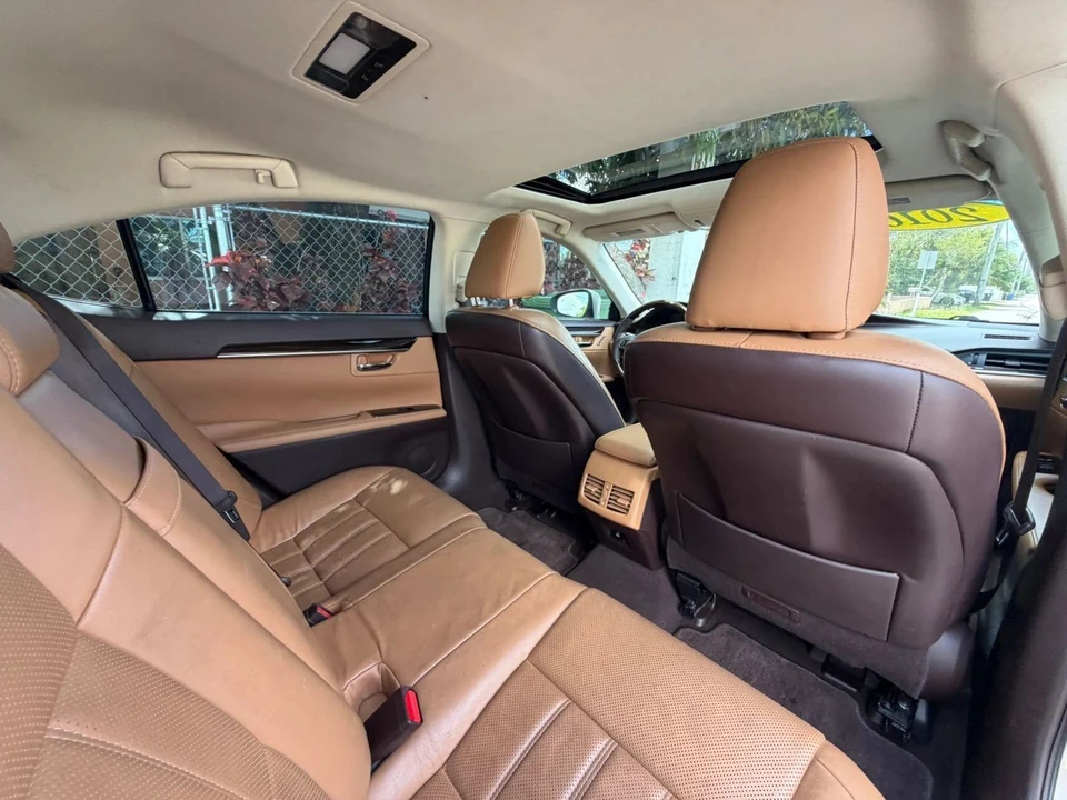 2016 Lexus ES 6th Gen - Image 13 of 20