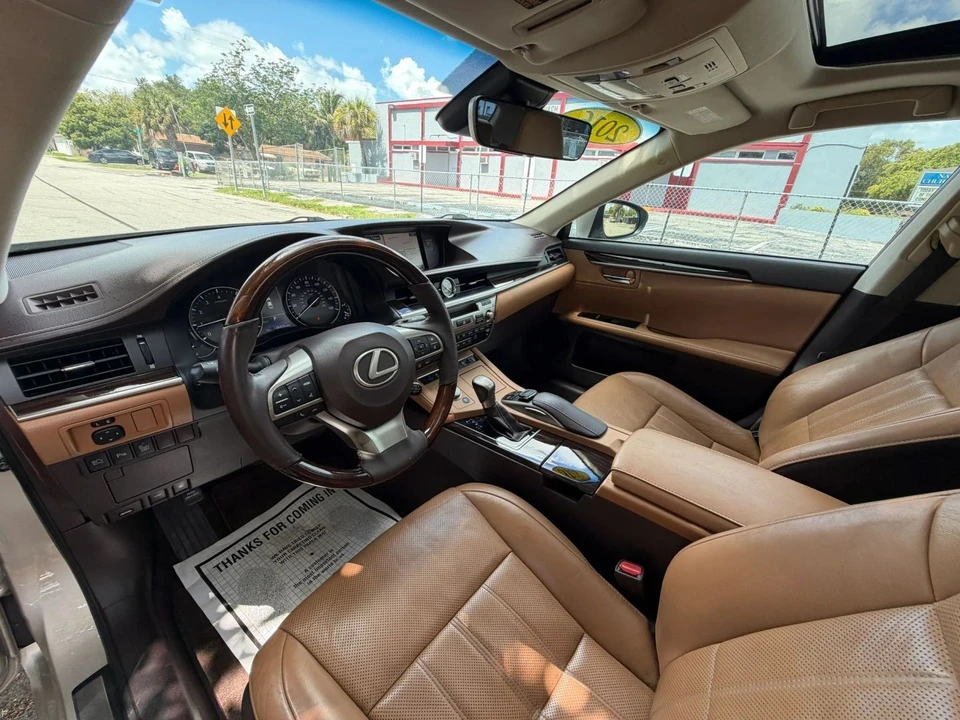 2016 Lexus ES 6th Gen - Image 11 of 20