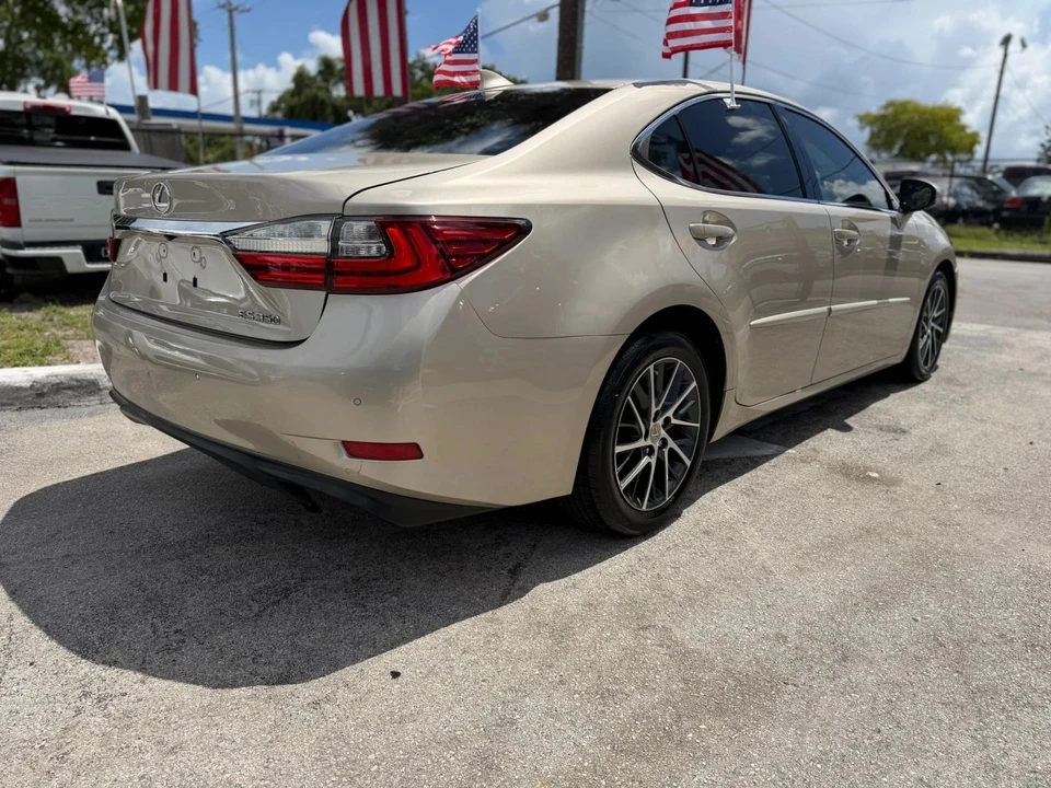 2016 Lexus ES 6th Gen - Image 5 of 20