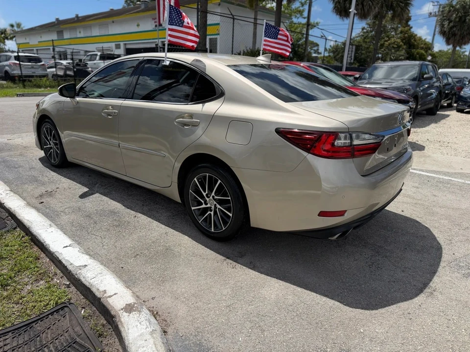 2016 Lexus ES 6th Gen - Image 7 of 20