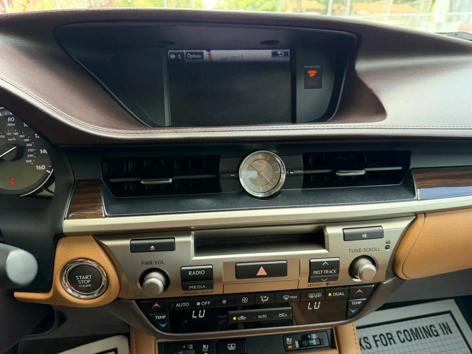 2016 Lexus ES 6th Gen - Image 16 of 20