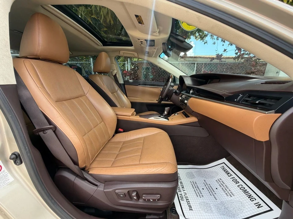 2016 Lexus ES 6th Gen - Image 14 of 20