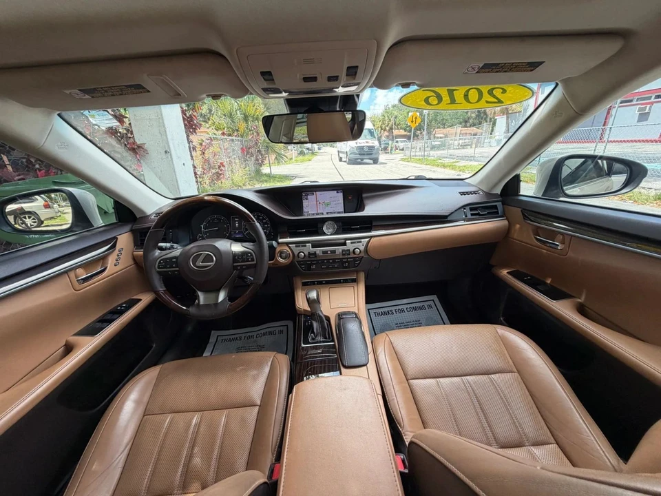 2016 Lexus ES 6th Gen - Image 15 of 20