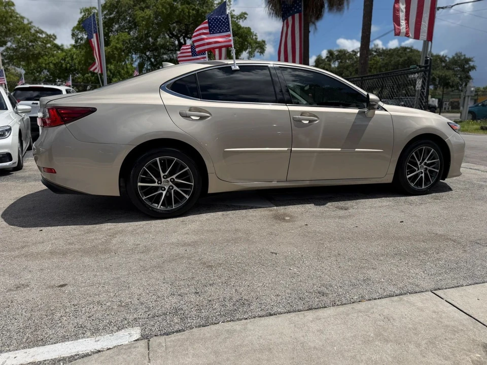 2016 Lexus ES 6th Gen - Image 4 of 20