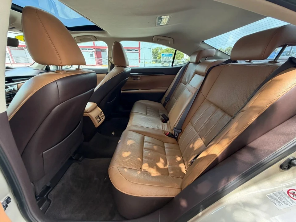 2016 Lexus ES 6th Gen - Image 12 of 20