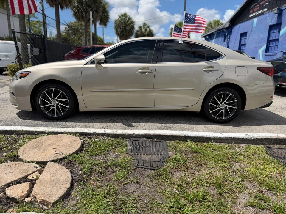 2016 Lexus ES 6th Gen - Image 8 of 20