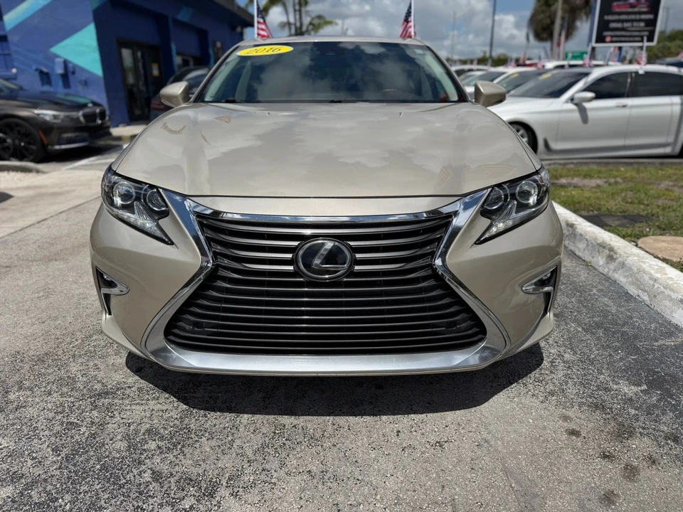 2016 Lexus ES 6th Gen - Image 2 of 20