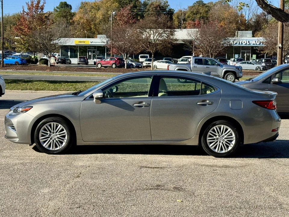 2016 Lexus ES 6th Gen - Image 8 of 16
