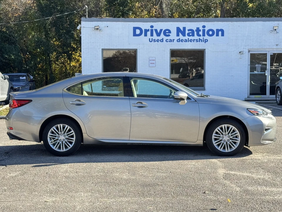 2016 Lexus ES 6th Gen - Image 4 of 16