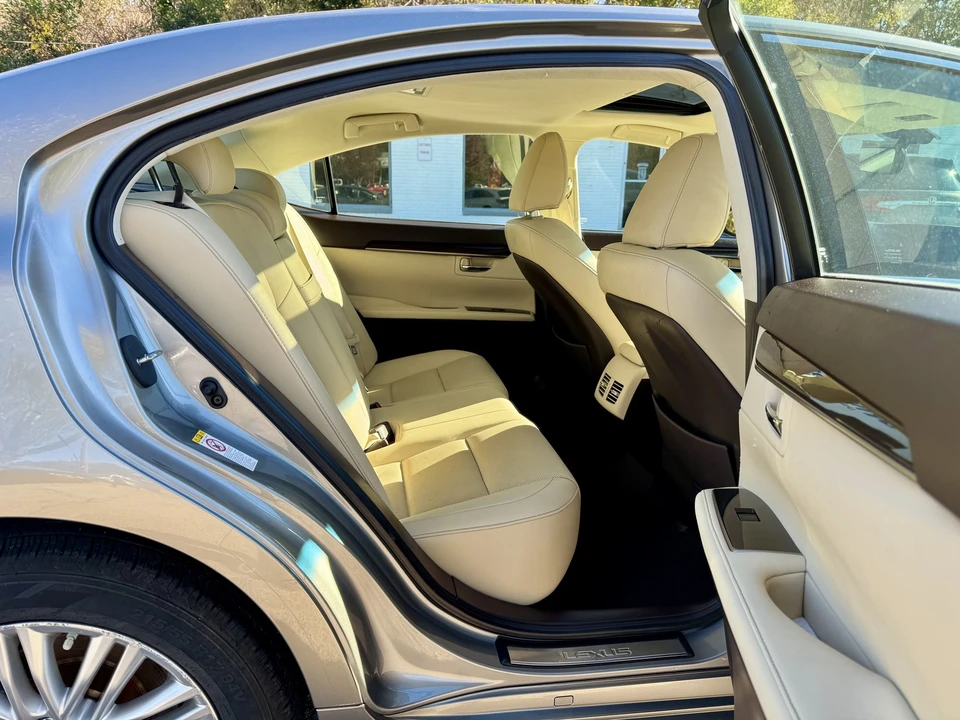 2016 Lexus ES 6th Gen - Image 12 of 16