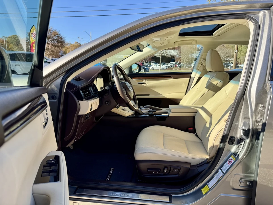 2016 Lexus ES 6th Gen - Image 9 of 16