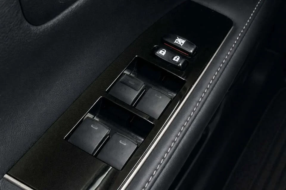 2016 Lexus ES 6th Gen - Image 19 of 20