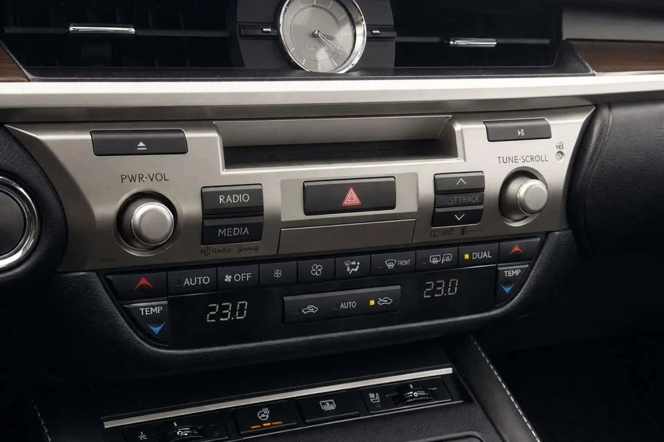 2016 Lexus ES 6th Gen - Image 20 of 20