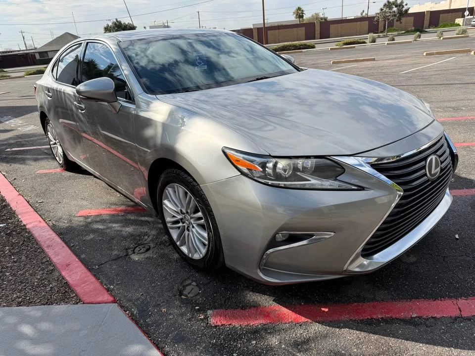 2016 Lexus ES 6th Gen - Image 2 of 7