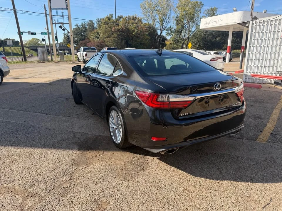 2016 Lexus ES 6th Gen - Image 5 of 15