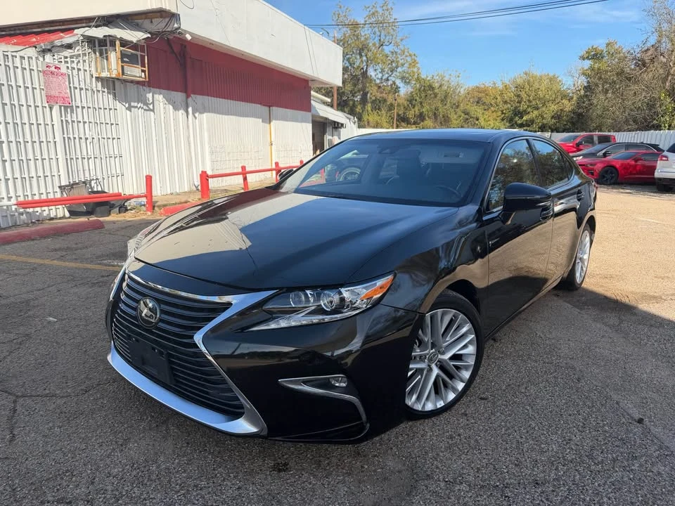 2016 Lexus ES 6th Gen - Image 2 of 15