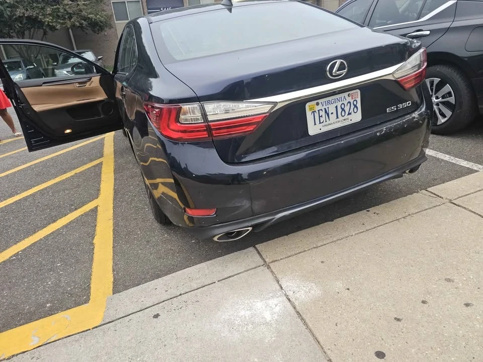2016 Lexus ES 6th Gen - Image 7 of 16
