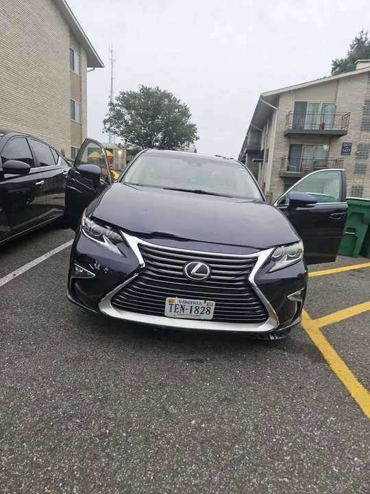 2016 Lexus ES 6th Gen - Image 6 of 16