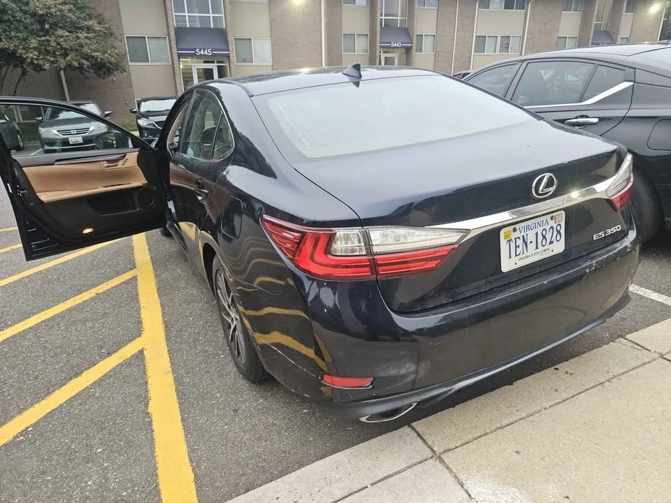 2016 Lexus ES 6th Gen - Image 9 of 16