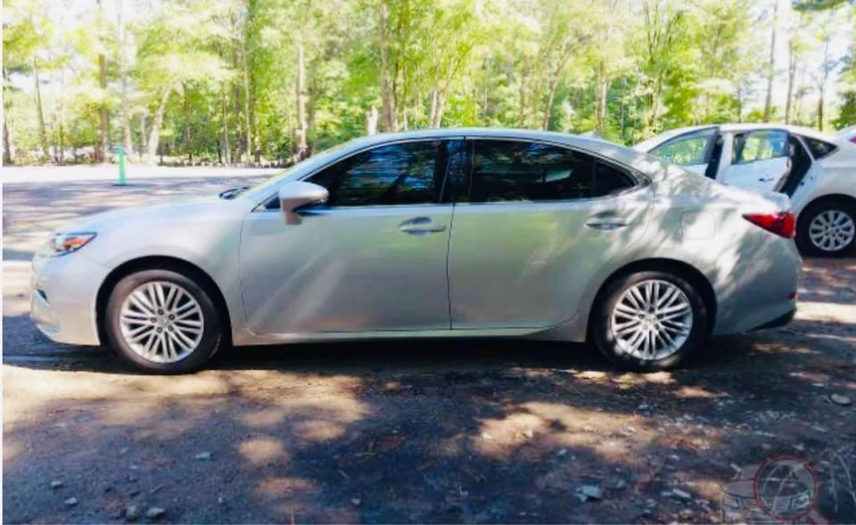 2016 Lexus ES 6th Gen - Image 2 of 8