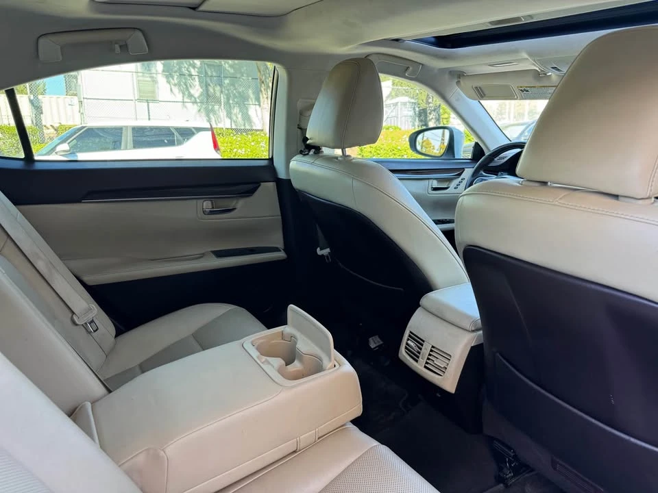 2016 Lexus ES 6th Gen - Image 5 of 9