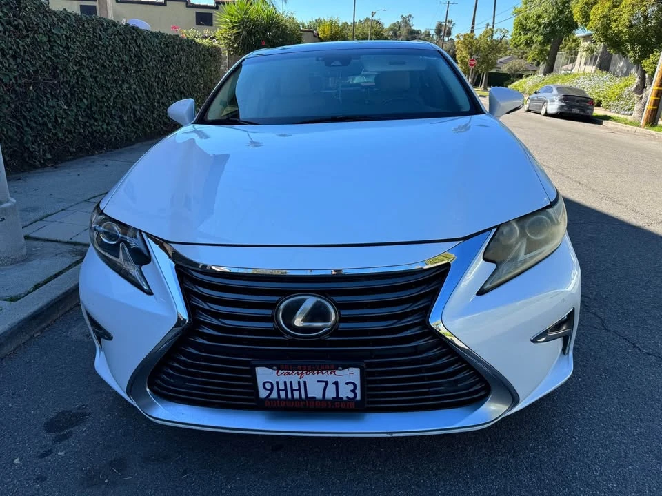 2016 Lexus ES 6th Gen - Image 4 of 9
