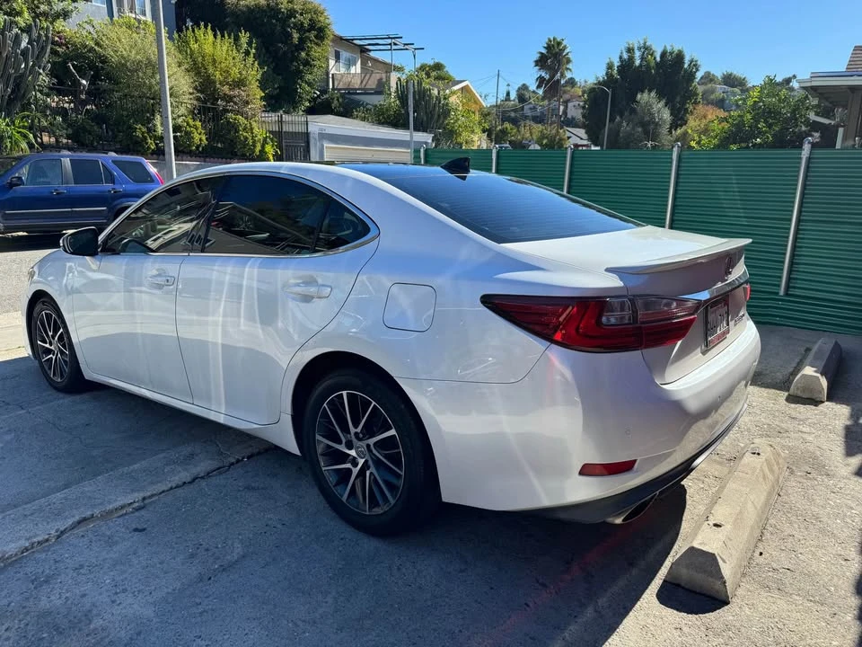 2016 Lexus ES 6th Gen - Image 7 of 9