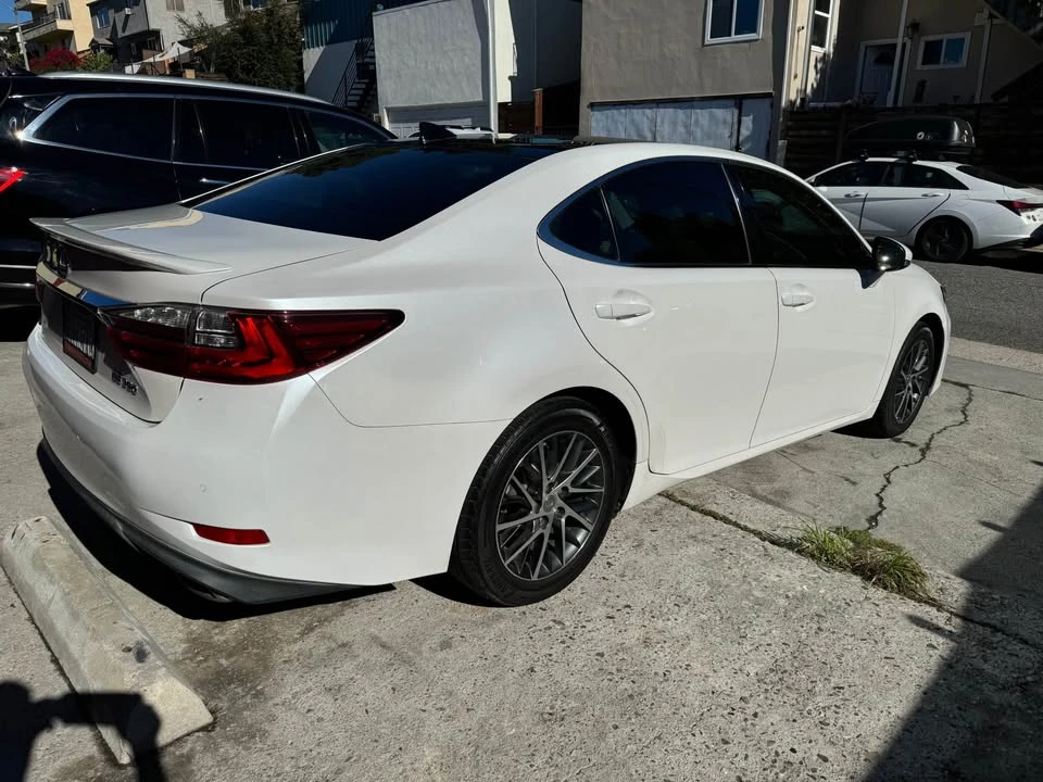 2016 Lexus ES 6th Gen - Image 6 of 9