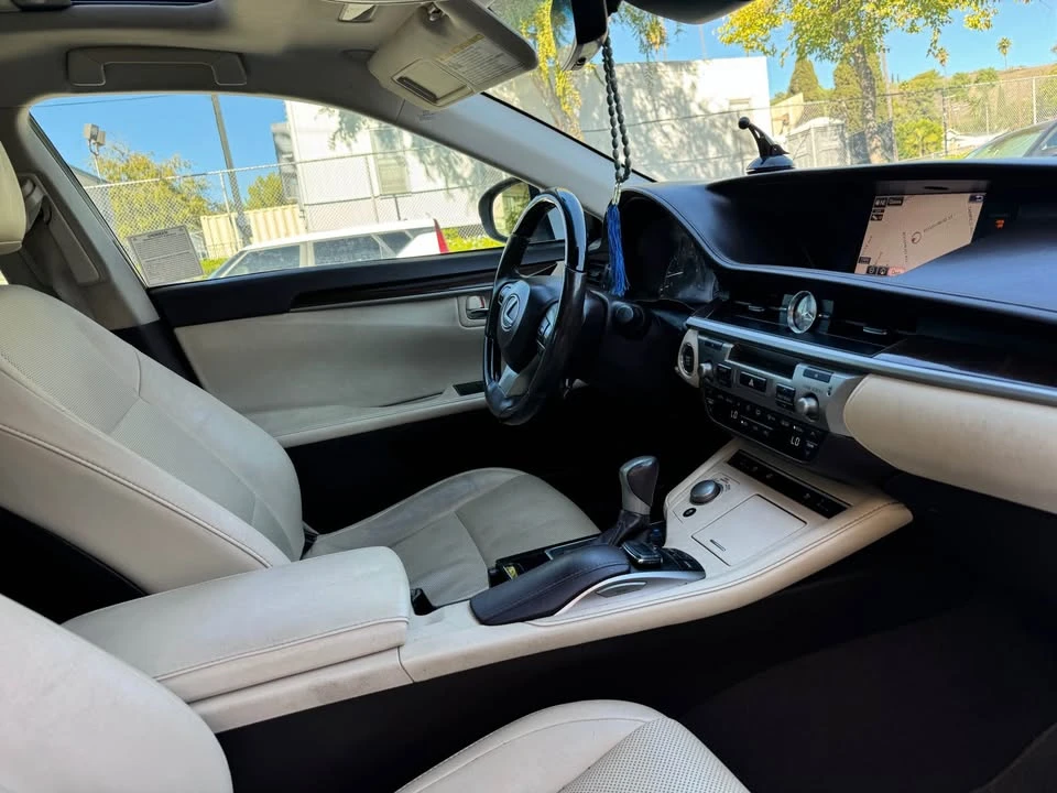 2016 Lexus ES 6th Gen - Image 8 of 9