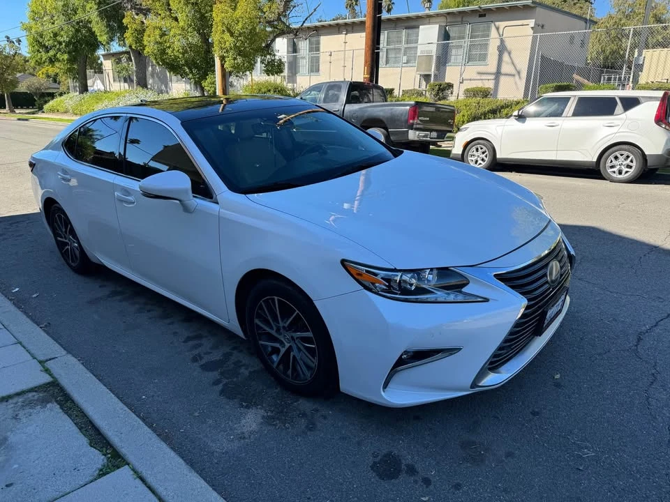 2016 Lexus ES 6th Gen - Image 9 of 9