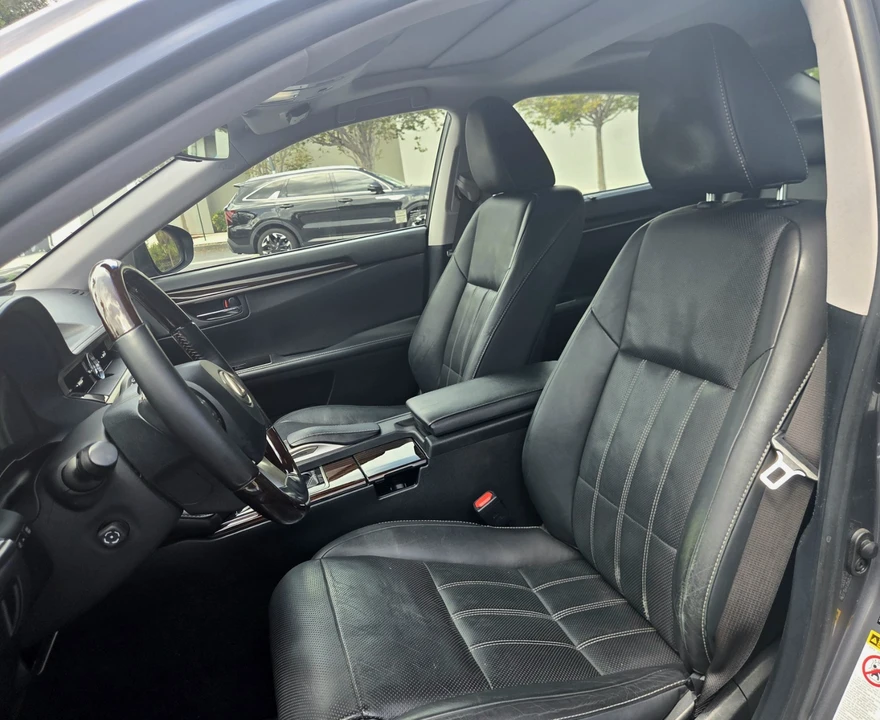 2016 Lexus ES 6th Gen - Image 9 of 24