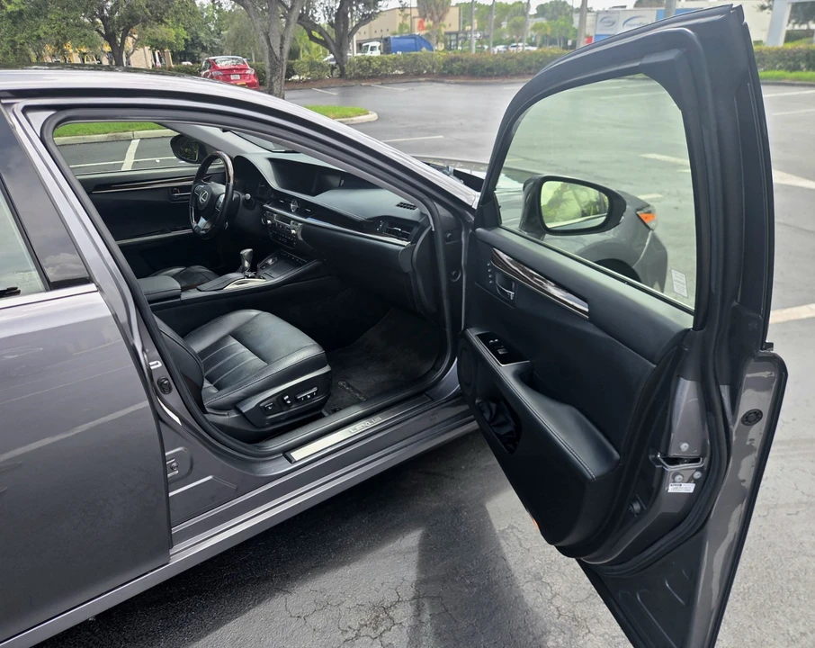 2016 Lexus ES 6th Gen - Image 19 of 24