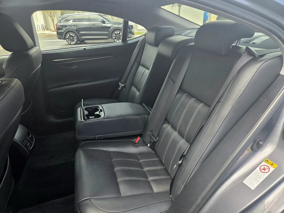 2016 Lexus ES 6th Gen - Image 7 of 24