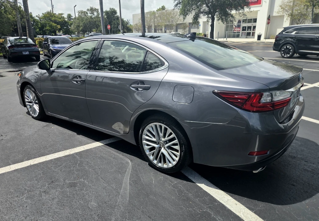 2016 Lexus ES 6th Gen - Image 2 of 24